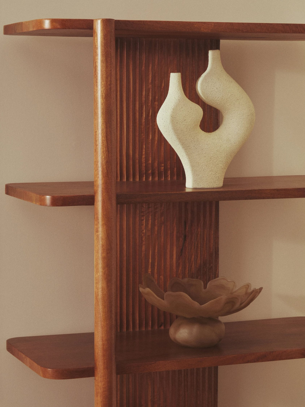 Dolvath Natural Fluted Glass Pedestal Bowl image 9