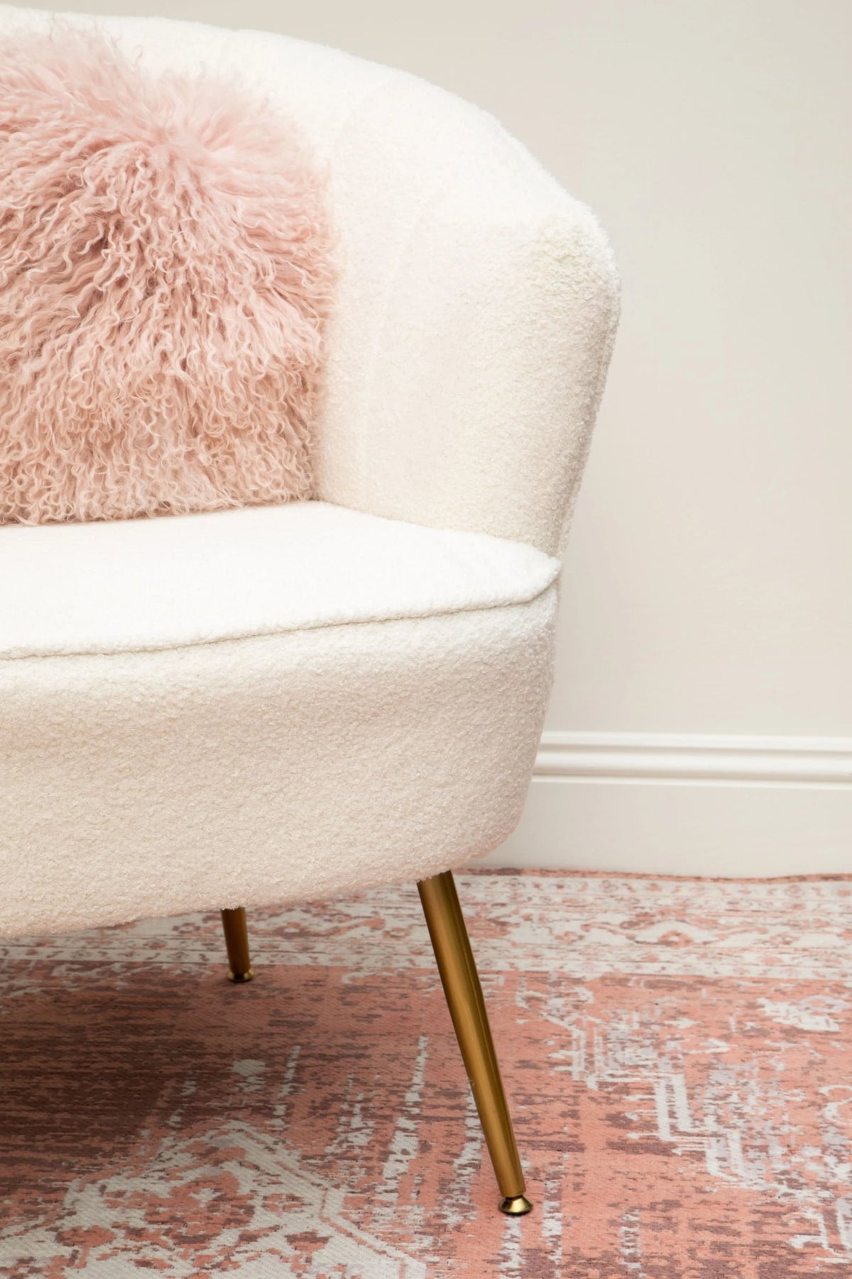 Ivovora Mongolian Fur Pink Round Cushion image 8